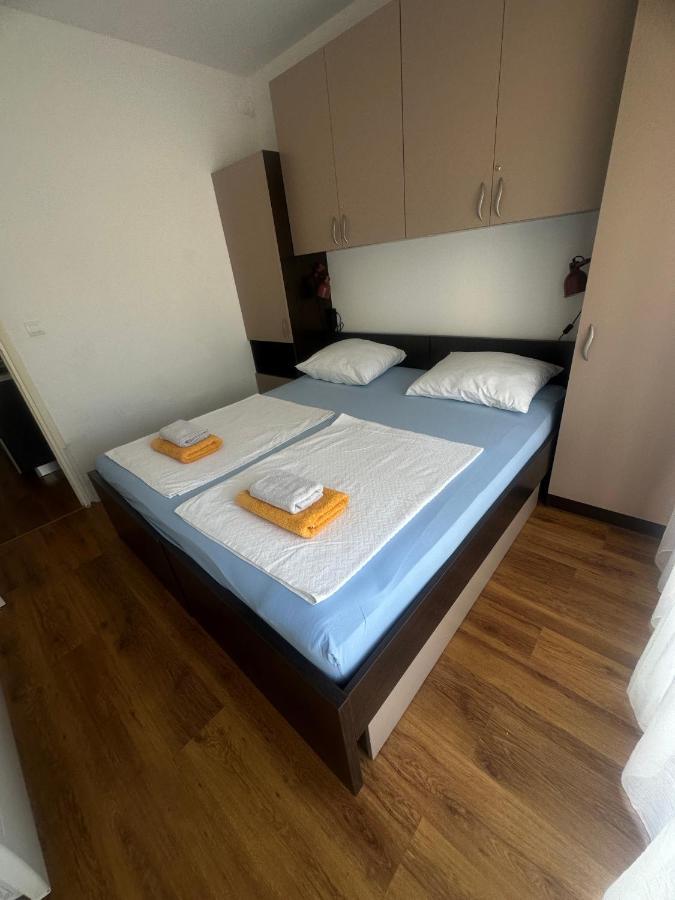 Apartment Deluxe Im Медулин Экстерьер фото